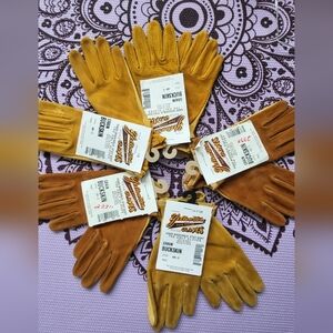 Yellowstone Gloves in Buckskin